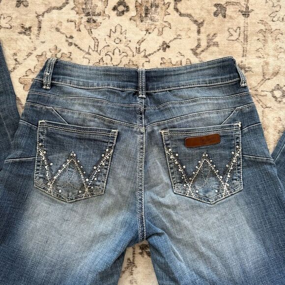 Y2K  studded embroidered jeans by wranglers - Picture 7 of 7